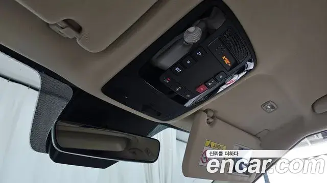 Kia Carnival 2023 — Photo 17/20