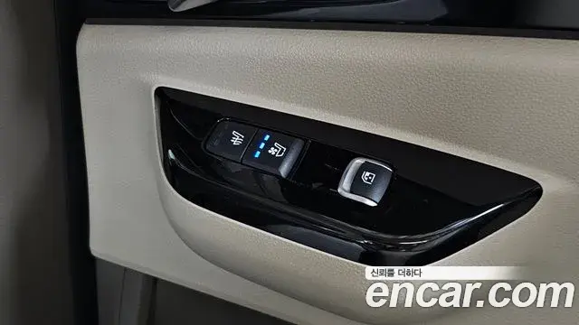 Kia Carnival 2023 — Photo 18/20