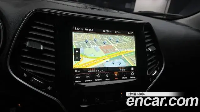 Jeep Cherokee 2020 — Фото 15/20