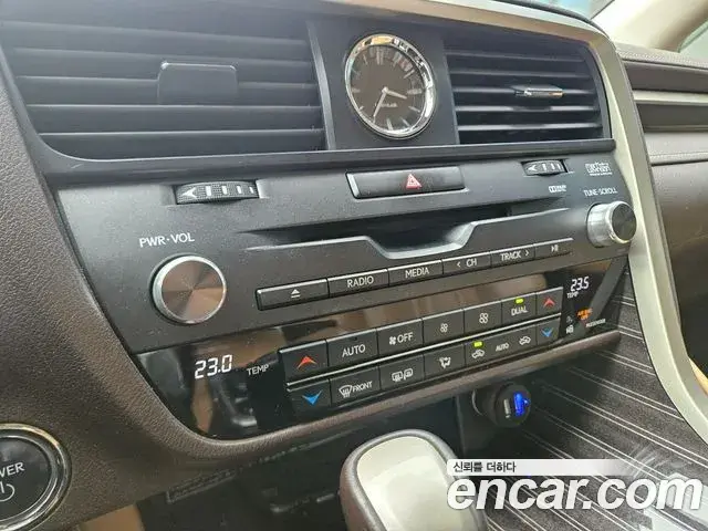 Lexus RX450h 2019 — Photo 8/20