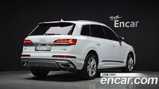 Audi Q7 2022 — Фото 2/20