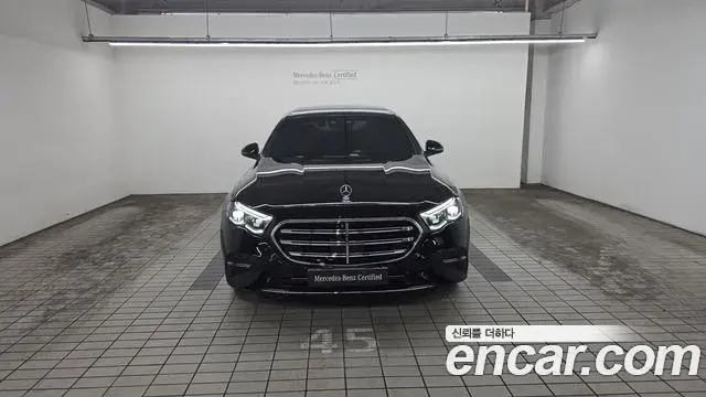 Mercedes-Benz E-Class 2025 — Photo 3/20