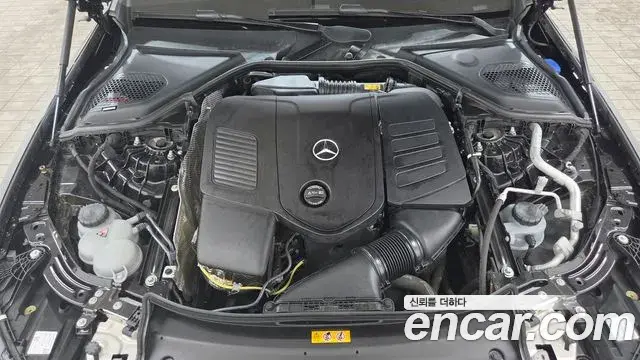 Mercedes-Benz E-Class 2025 — Photo 6/20