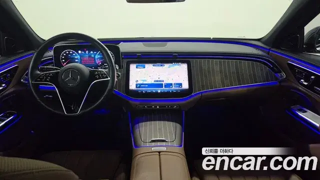 Mercedes-Benz E-Class 2025 — Photo 7/20