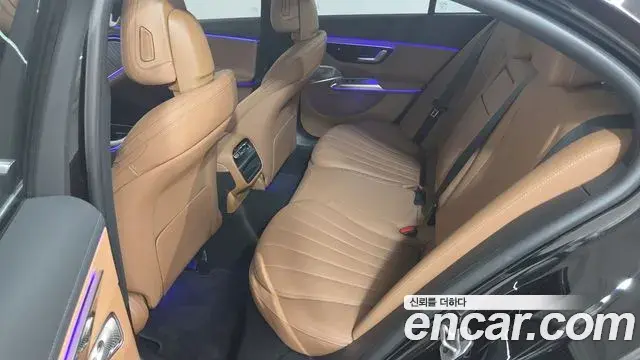 Mercedes-Benz E-Class 2025 — Photo 10/20