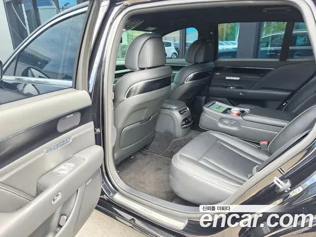 Genesis G90 2023 — Photo 13/20