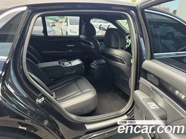 Genesis G90 2023 — Photo 14/20