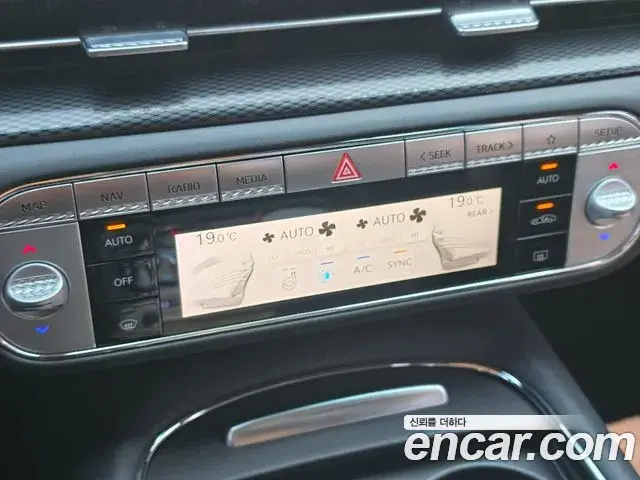 Genesis G90 2023 — Photo 19/20
