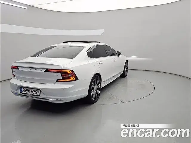 Volvo S90 2022 — Фото 1/20