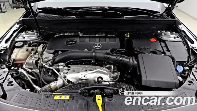 Mercedes-Benz GLB-Class 2023 — Фото 6/20