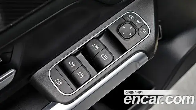 Mercedes-Benz GLB-Class 2023 — Фото 12/20