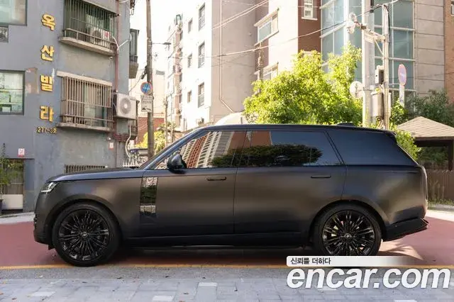Land Rover Range Rover 2023 — ფოტო 10/20