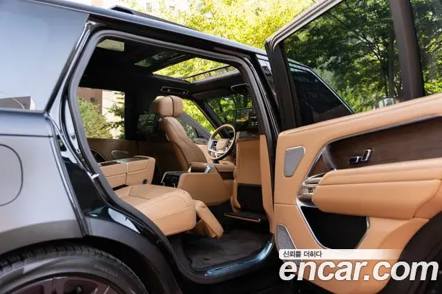 Land Rover Range Rover 2023 — ფოტო 7/20