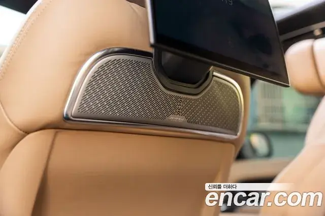 Land Rover Range Rover 2023 — ფოტო 8/20