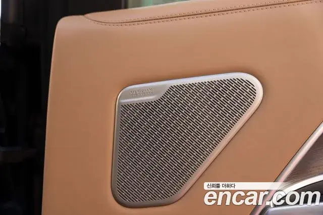 Land Rover Range Rover 2023 — ფოტო 1/20