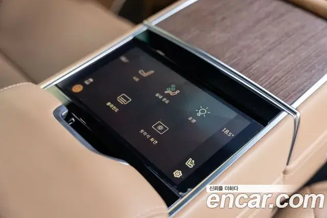 Land Rover Range Rover 2023 — ფოტო 19/20
