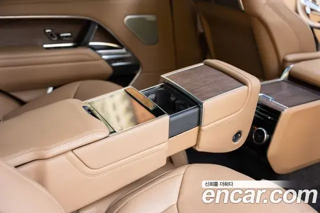 Land Rover Range Rover 2023 — ფოტო 16/20