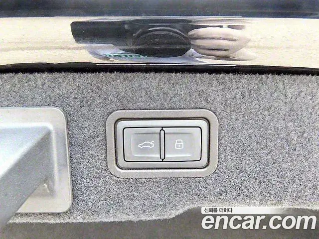 Audi A8 2020 — Photo 18/20