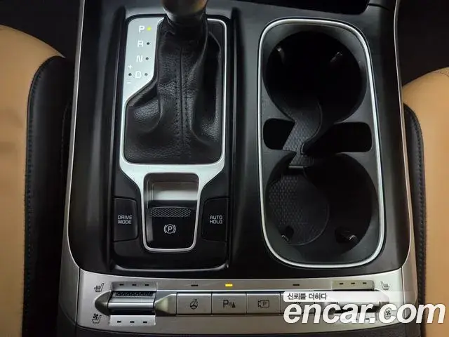 Kia Carnival 2023 — Photo 8/20