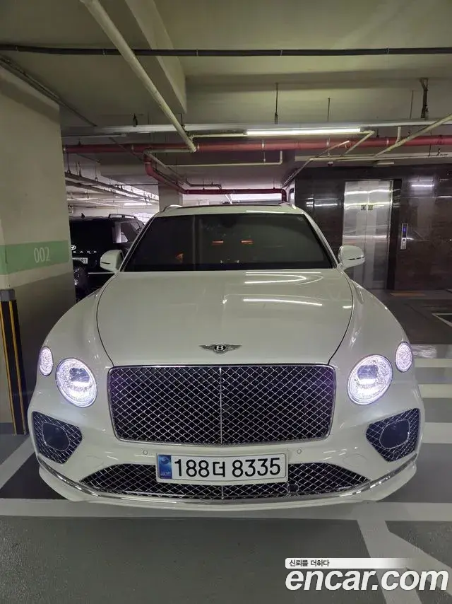 Bentley Bentayga 2021 — ფოტო 3/20