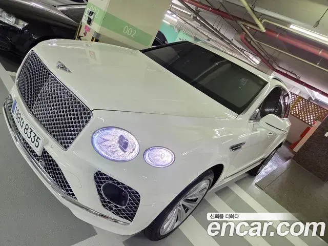Bentley Bentayga 2021 — ფოტო 10/20