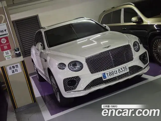 Bentley Bentayga 2021 — ფოტო 18/20