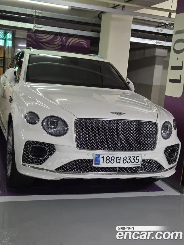 Bentley Bentayga 2021 — ფოტო 14/20