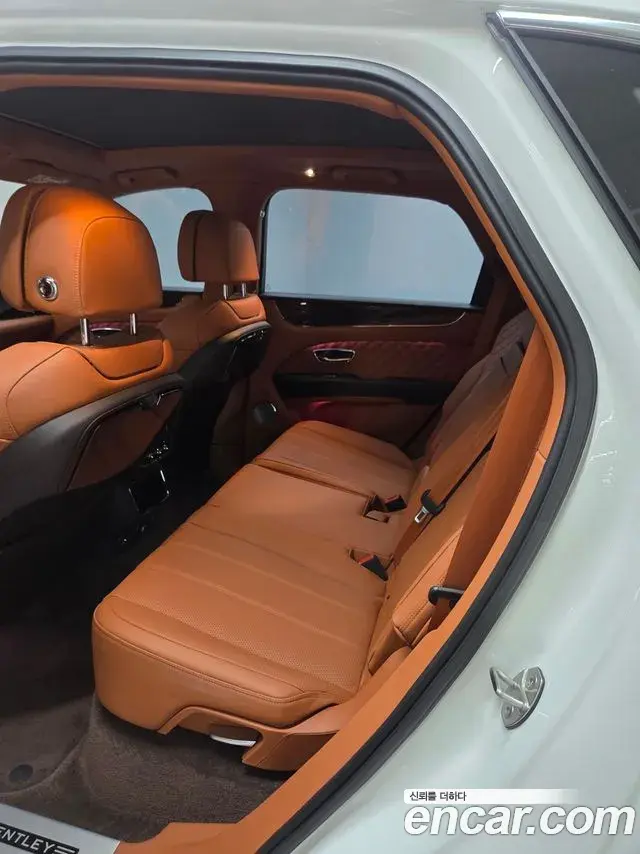 Bentley Bentayga 2021 — ფოტო 5/20