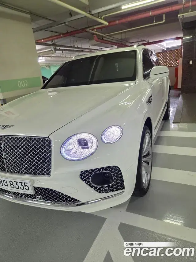 Bentley Bentayga 2021 — ფოტო 12/20