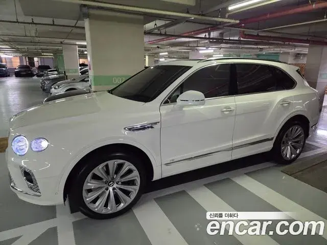 Bentley Bentayga 2021 — ფოტო 19/20