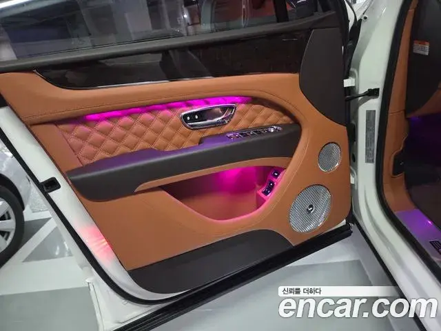 Bentley Bentayga 2021 — ფოტო 20/20
