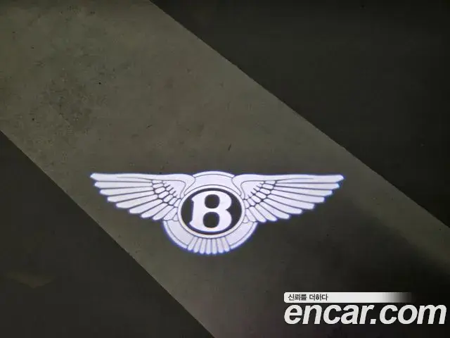 Bentley Bentayga 2021 — ფოტო 13/20