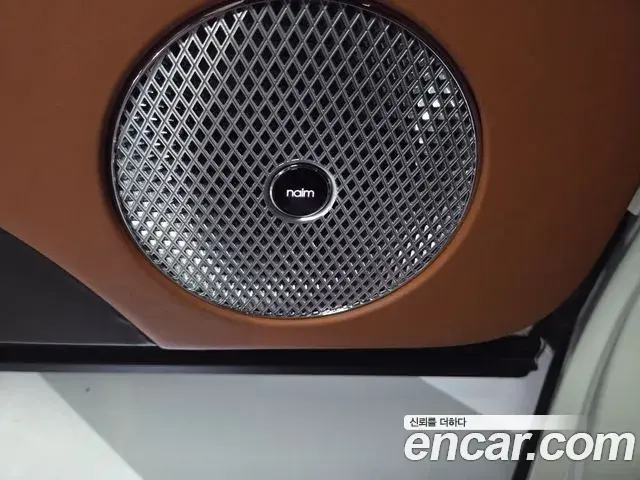 Bentley Bentayga 2021 — ფოტო 16/20