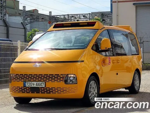 Hyundai Staria 2023 — Фото 1/20