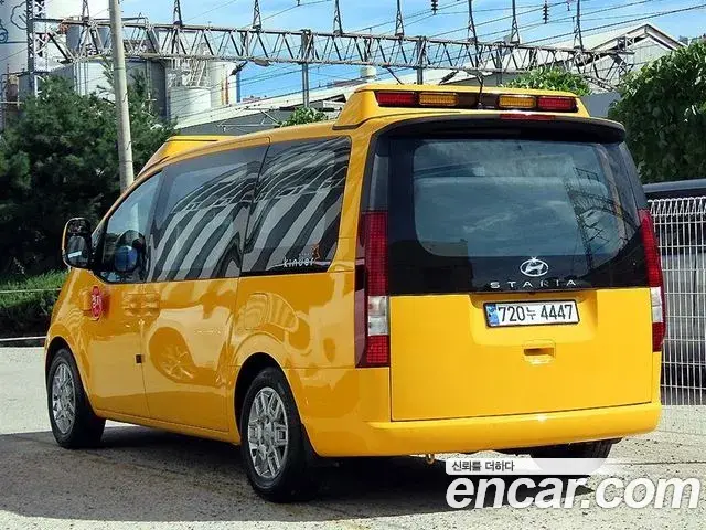 Hyundai Staria 2023 — Фото 2/20