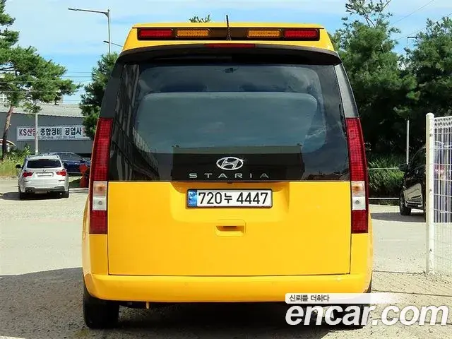 Hyundai Staria 2023 — Фото 3/20