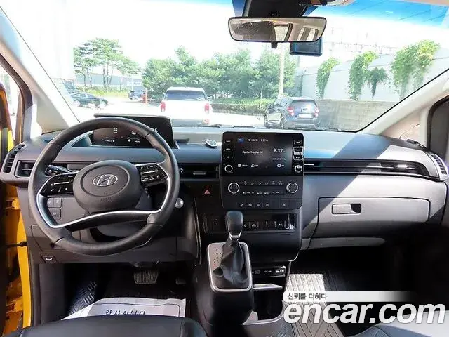 Hyundai Staria 2023 — Фото 7/20