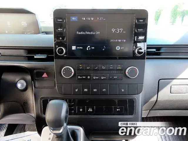 Hyundai Staria 2023 — Фото 13/20