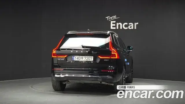 Volvo XC60 2023 — Фото 4/20