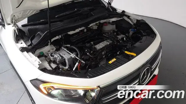 Mercedes-Benz EQA 2023 — Photo 32/36