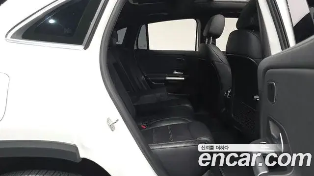 Mercedes-Benz EQA 2023 — Photo 18/36