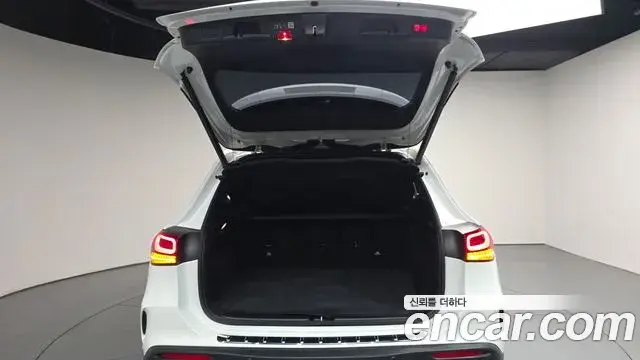 Mercedes-Benz EQA 2023 — Photo 35/36