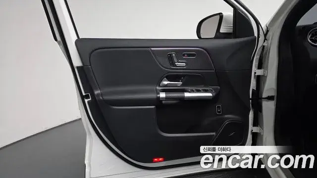 Mercedes-Benz EQA 2023 — Photo 28/36