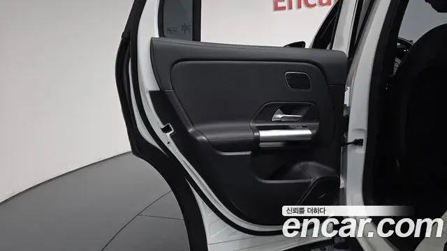 Mercedes-Benz EQA 2023 — Photo 6/36