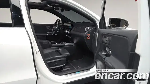 Mercedes-Benz EQA 2023 — Photo 2/36