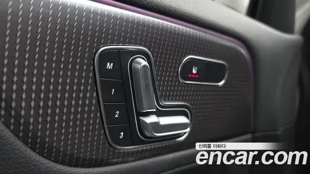 Mercedes-Benz EQA 2023 — Photo 8/36