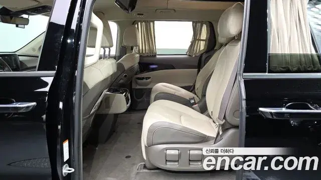 Kia Carnival 2023 — Photo 11/20