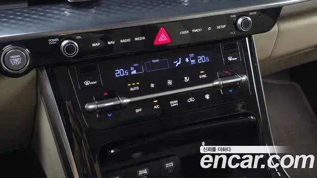 Kia Carnival 2023 — Photo 18/20