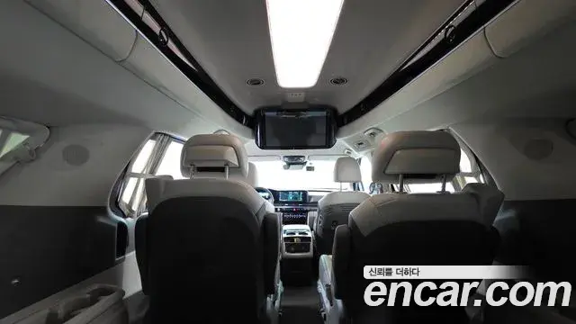 Kia Carnival 2023 — Photo 19/20