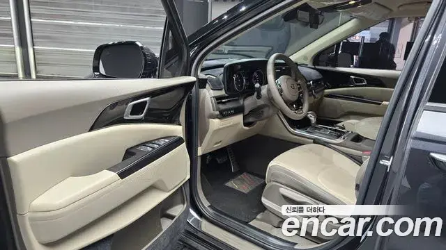 Kia Carnival 2021 — Photo 10/20